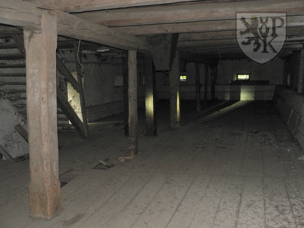 Tchoř. tvrz int2.JPG