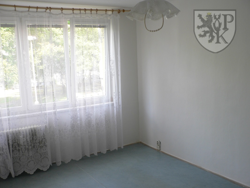Klatovy 565-2 lo.JPG