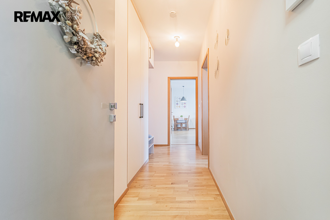 předsíň s vestavěnou skříní