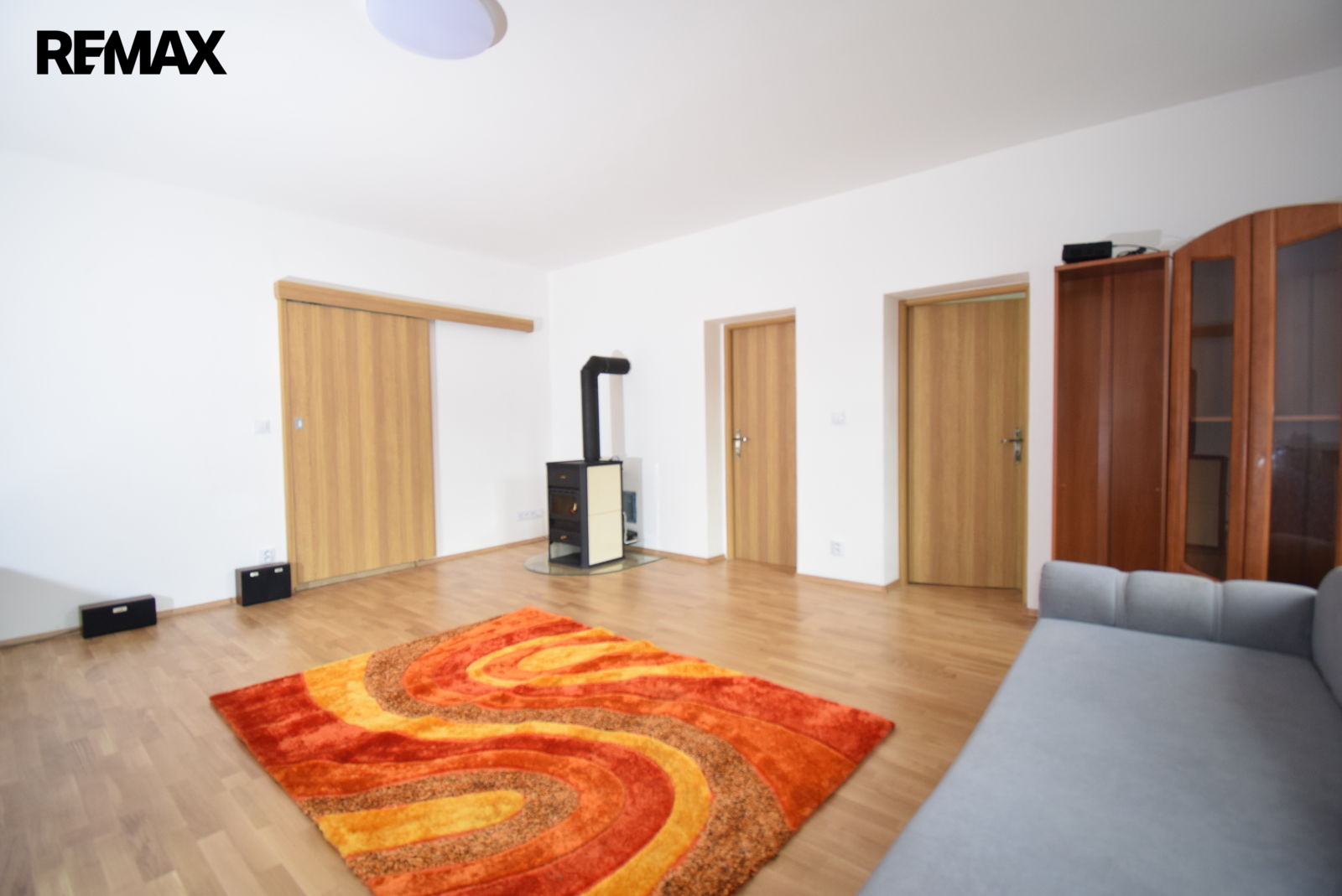 Obývací pokoj s krbovými kamny