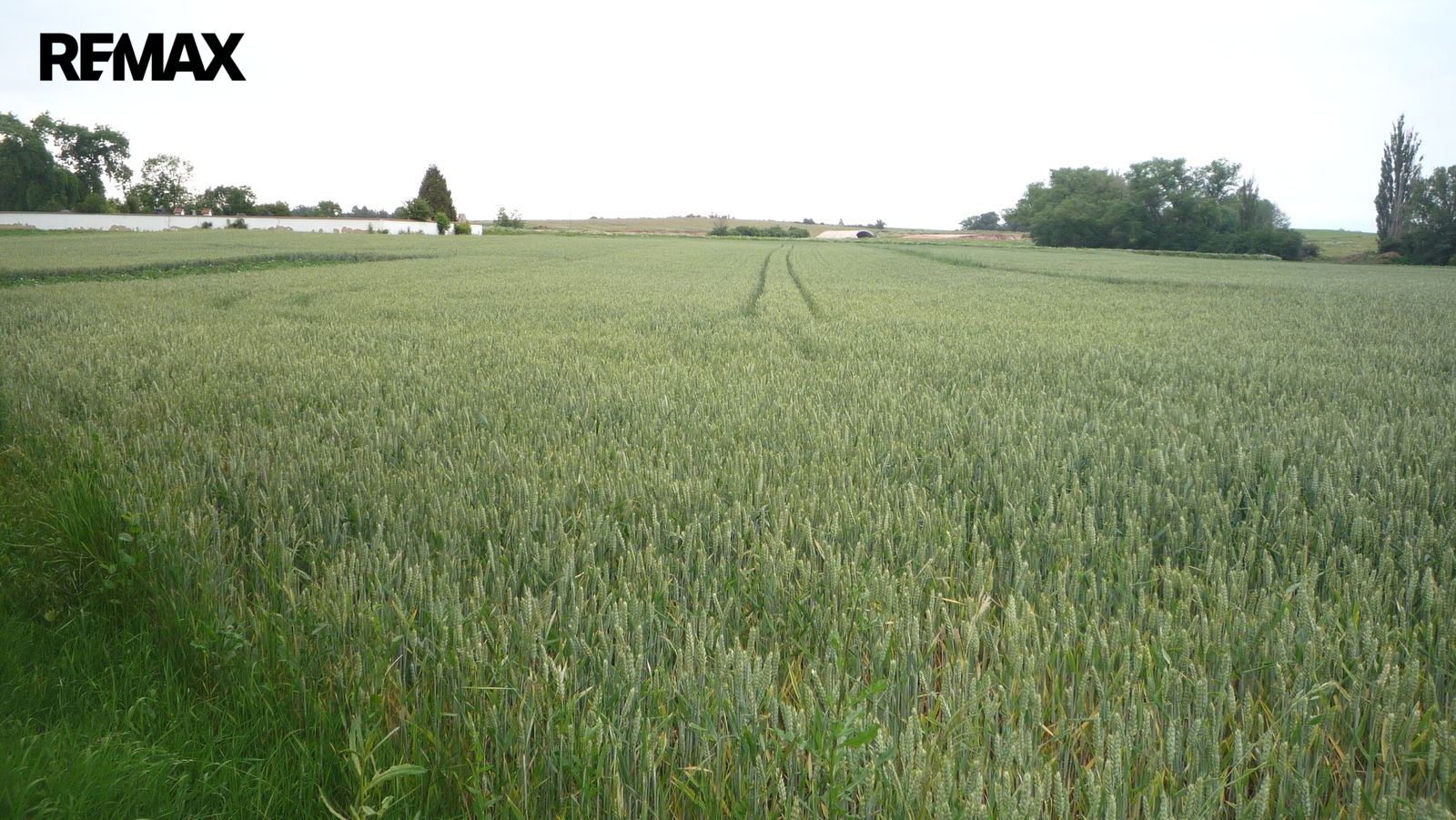 Pohledy ze silnice z různých úhlů,