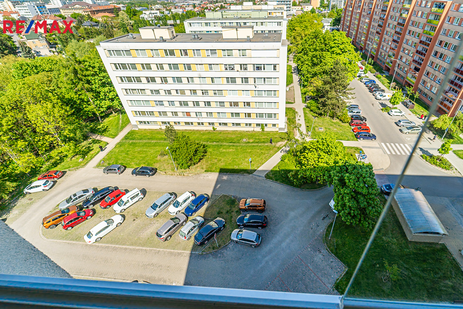 parkoviště před domem