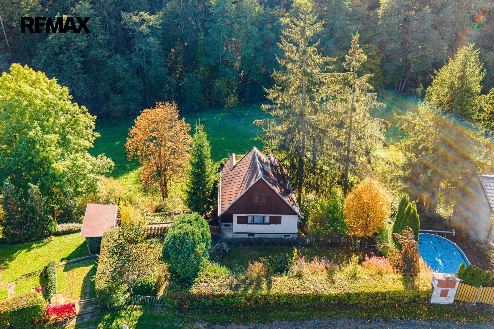 pohled na chatu z dronu