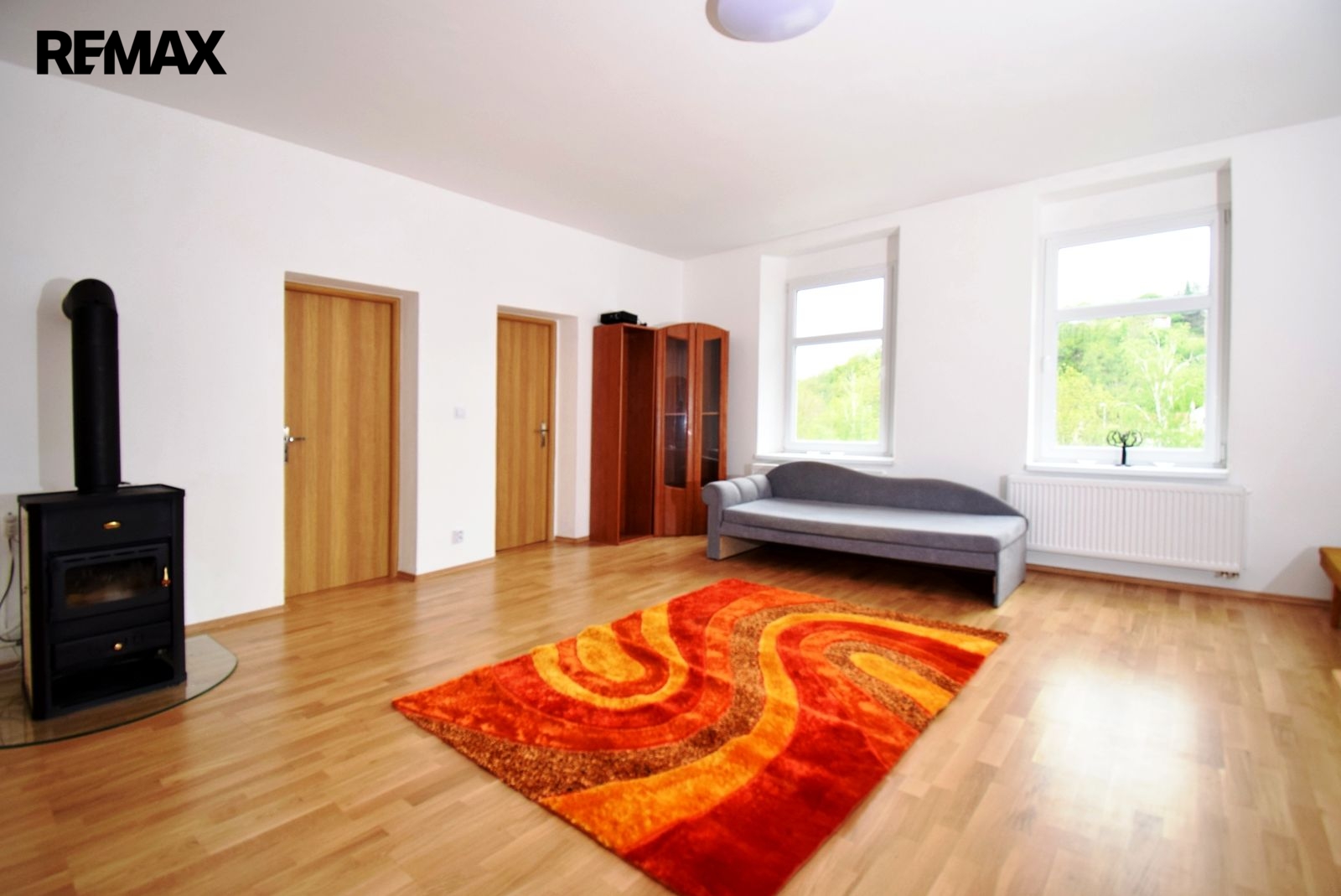 Obývací pokoj s krbovými kamny