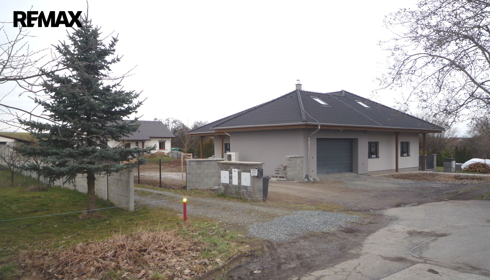 už je zabydlený a vedou tady