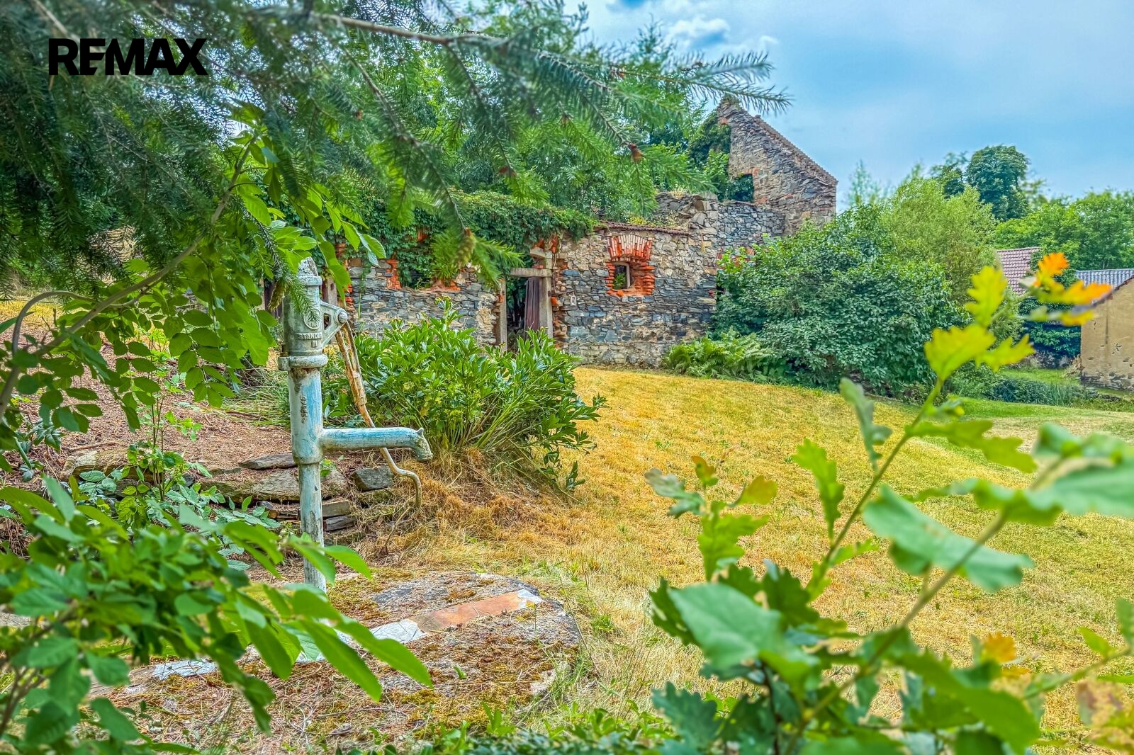 studna, zbořeniště