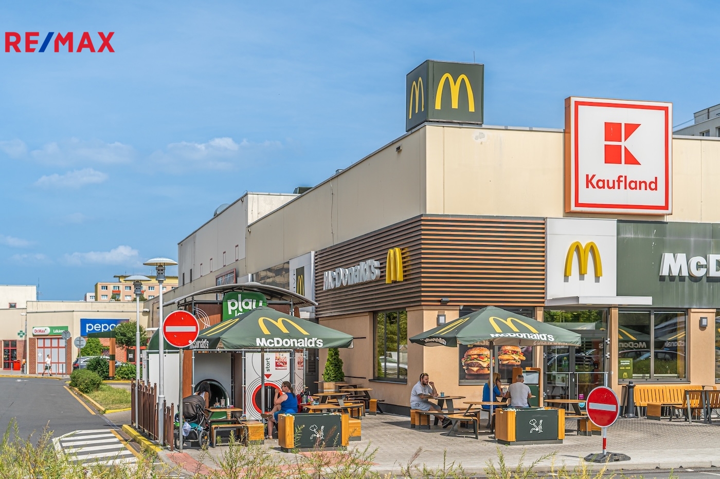 V blízkosti NC + Mc Donalds