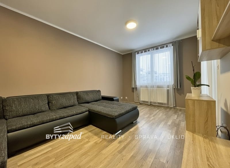 800x800wm1903132109-1d617-pronajem-byty-2-1-plzen-bory-gemini-generated-image-5gj97q5gj97q5gj9-9d9b1