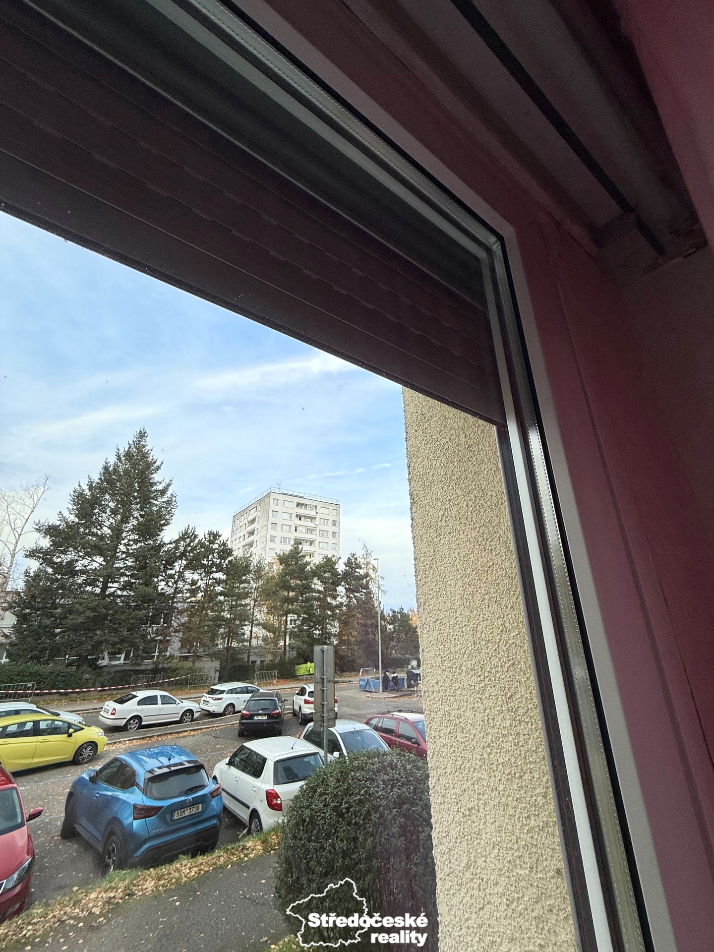 okna pokoje z?aluzie