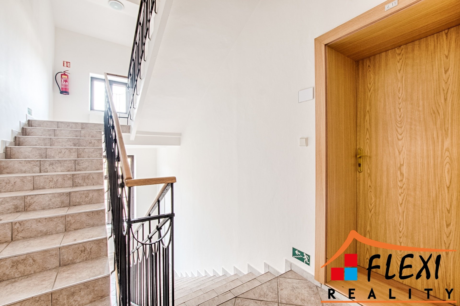 pronajem-komercniho-prostoru-334-m2-ul-hradni-slez