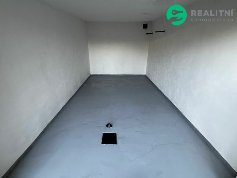 Garáž po rekonstrukci - Praha - Kbely, Železnobrodská