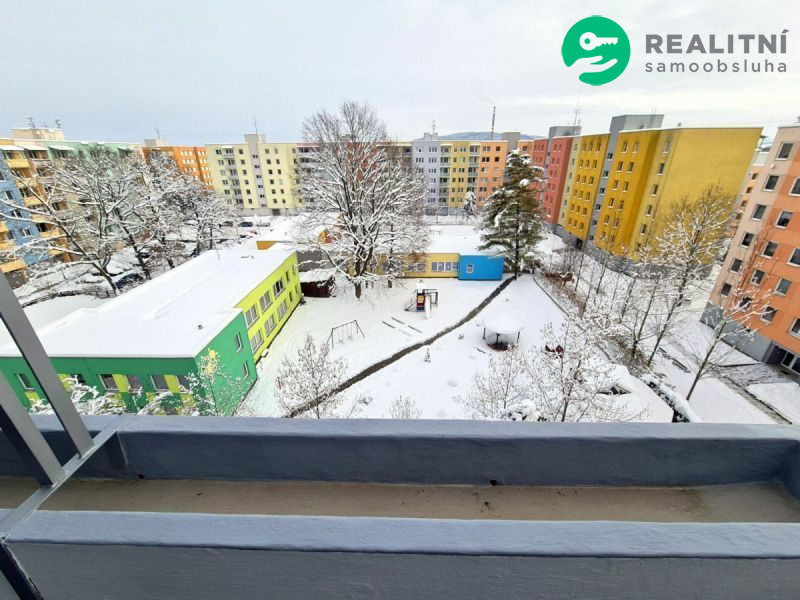 Pronájem bytu 2+kk 49 m², Strakonice, Obránců míru, 9 980 Kč/měs. Zrekonstruovaný, částečně zařízen, volný ihned.