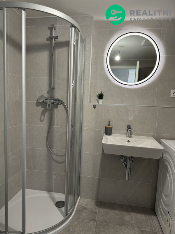 Stylový loft 2+kk po designové rekonstrukci na Kubánském náměstí
