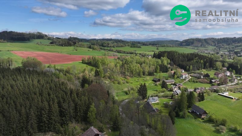 Rovinatá stavební parcela cca 350 m2 s rozlehlou z