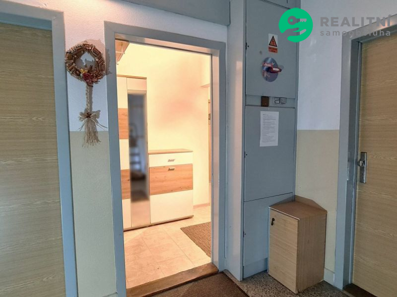 Pronájem bytu 2+kk 49 m², Strakonice, Obránců míru, 9 980 Kč/měs. Zrekonstruovaný, částečně zařízen, volný ihned.