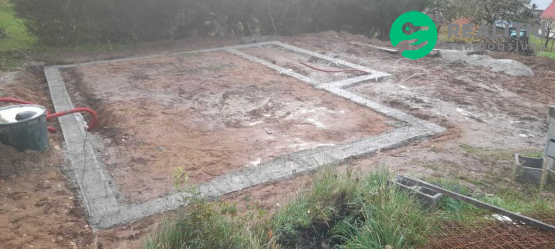 Stavební pozemek s povolenou stavbou