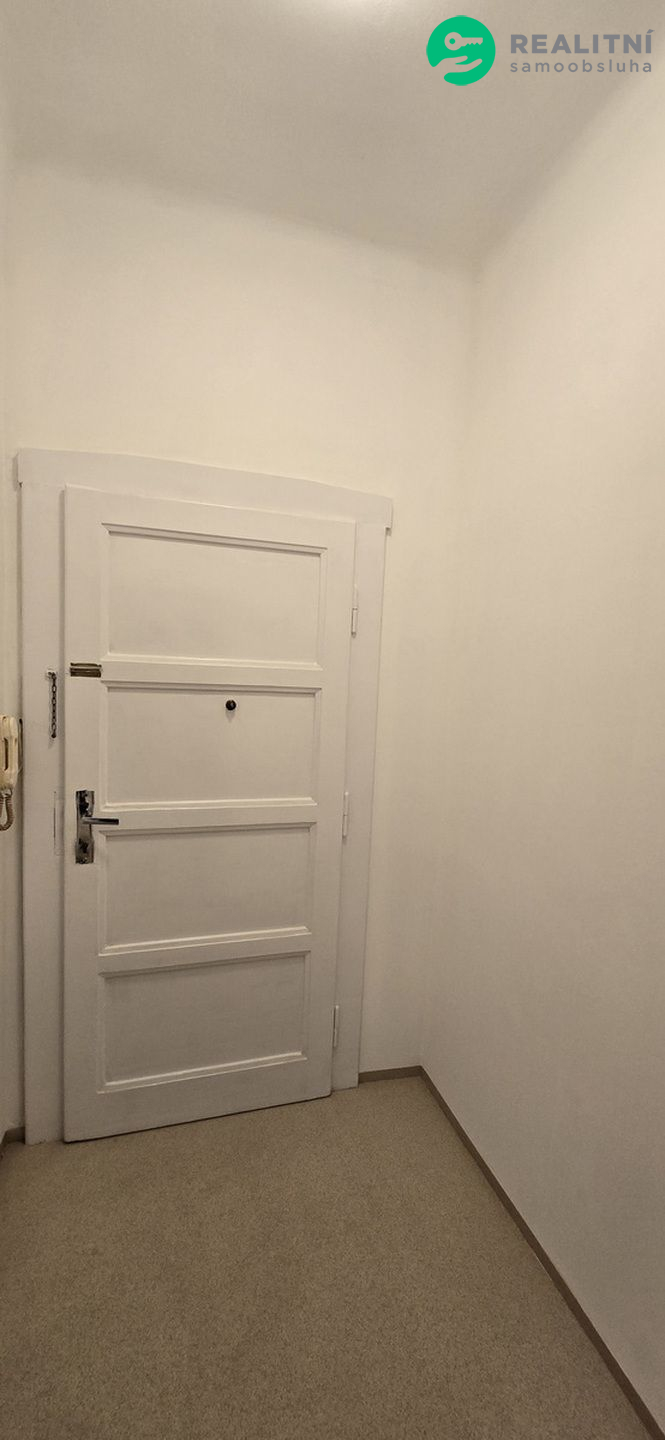 Pronájem bytu 1+kk, 28 m, Praha 3