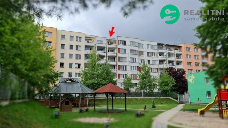 Pronájem bytu 2+kk 49 m², Strakonice, Obránců míru, 9 980 Kč/měs. Zrekonstruovaný, částečně zařízen, volný ihned.