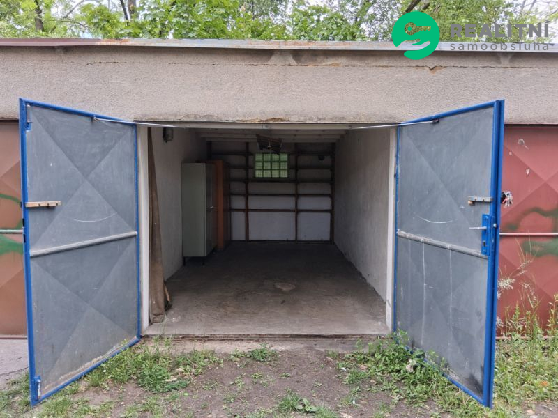 Garáž Plzeň, Slovany se spoluvlastnickým podílem na dvoře