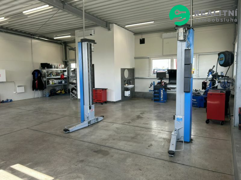 Novostavba haly, pozemek 3000m2, 8km od Brna, u D1