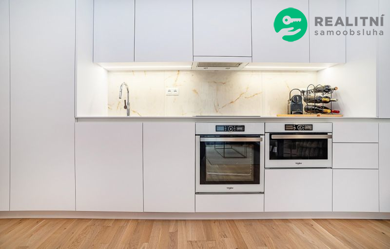 Byt 1+kk,  Šenácká, Praha 4, 37m2