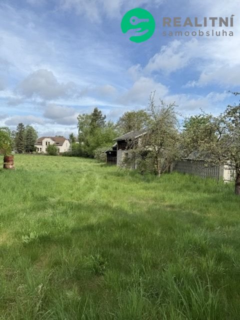 Prodej stavebního pozemku s RD v centru Bakova nad Jizerou  