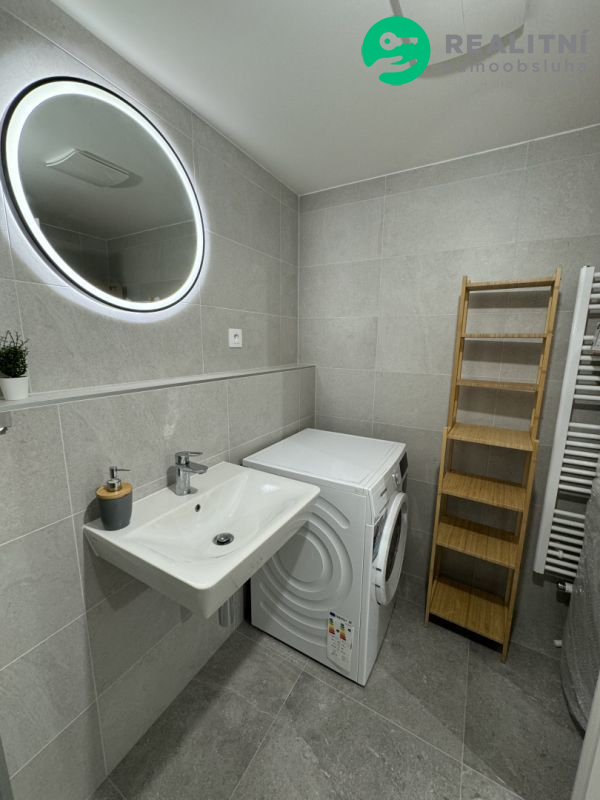 Stylový loft 2+kk po designové rekonstrukci na Kubánském náměstí