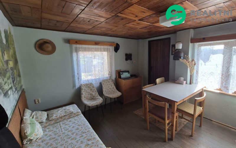 Zděná chata s krbem, studnou, Moravská Třebová