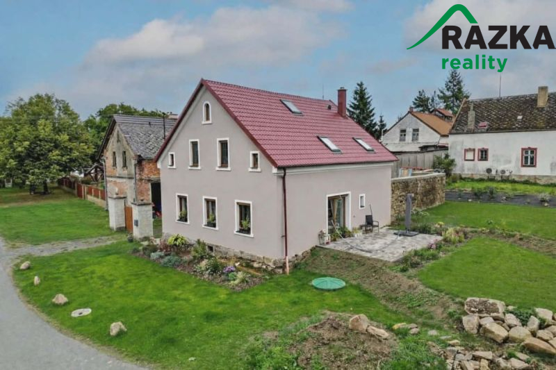 Dům po rekonstrukci, klid venkova, město na dosah - Olbramov