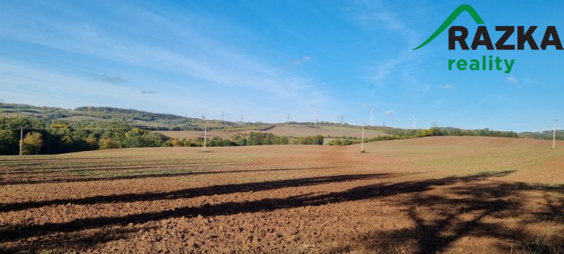 400 ha zemědělské půdy, včetně statku a stavebních