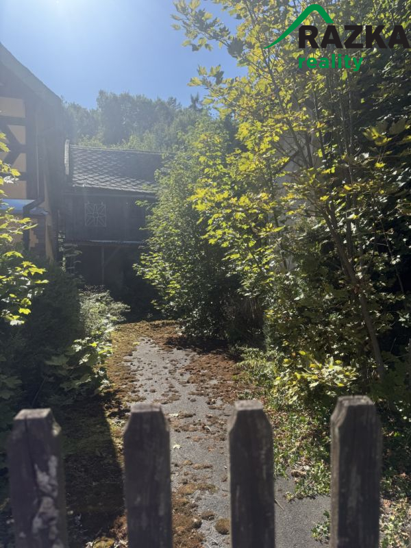 Rodinný dům k rekonstrukci - obec Popovice u Poutnova 