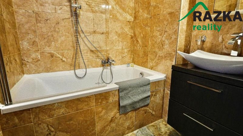 Prodej apartmánového domu s kavárnou - (celek nebo jednotky)