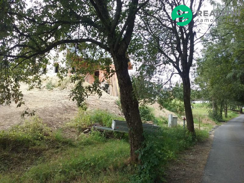 Dům / chalupa 420 m&sup2;, pozemek 2077 m&sup2; Je