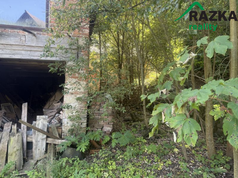 Rodinný dům k rekonstrukci - obec Popovice u Poutnova 