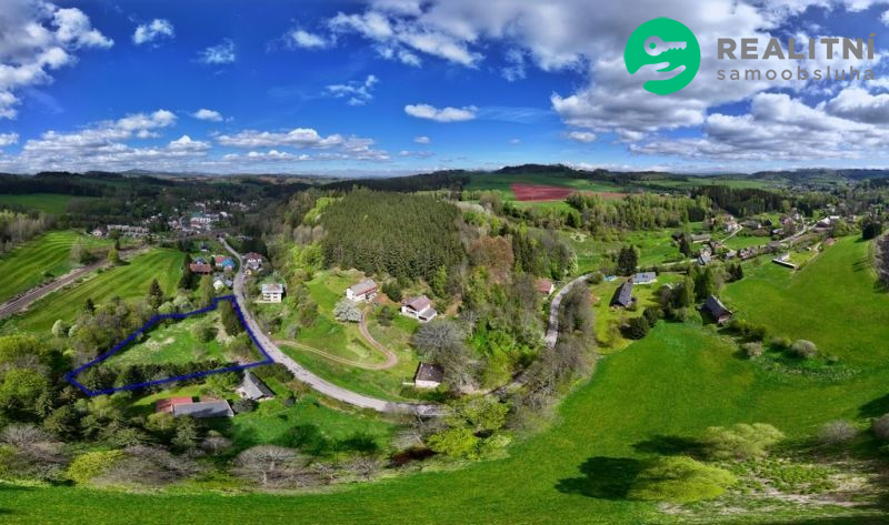 Rovinatá stavební parcela cca 350 m2 s rozlehlou zahradou