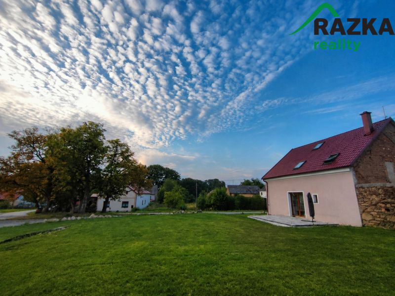 Dům po rekonstrukci, klid venkova, město na dosah - Olbramov