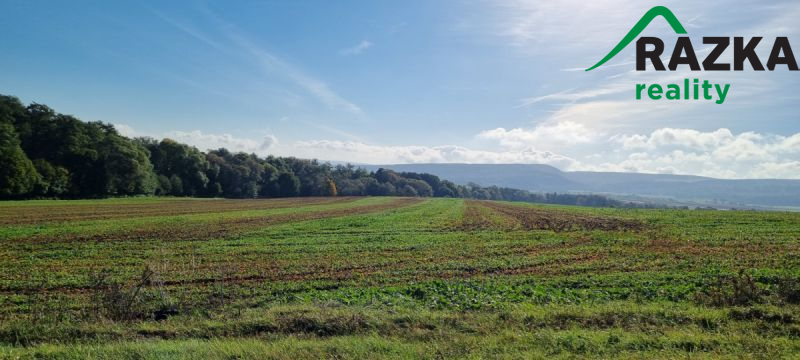 400 ha zemědělské půdy, včetně statku a stavebních