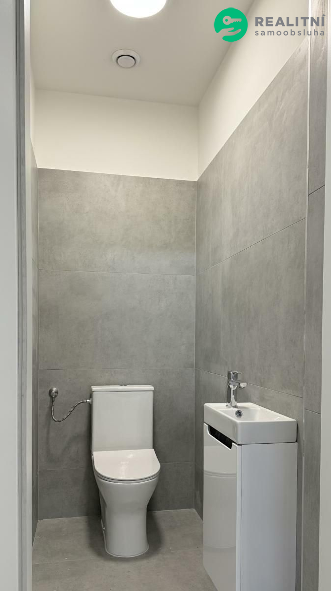 Nájem skladu či výroby 600 m2, velká venkovní ploc