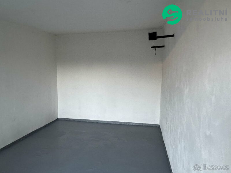 Garáž po rekonstrukci - Praha - Kbely