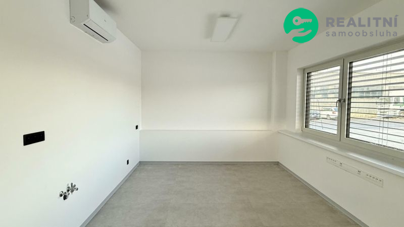 Nájem skladu či výroby 600 m2, velká venkovní ploc