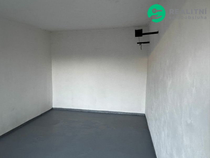 Garáž po rekonstrukci - Praha - Kbely, Železnobrodská