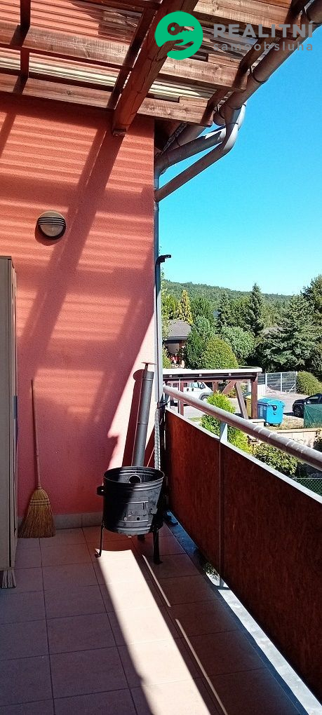 Moderní dvoupatrový byt v kouzelné lokalitě. 4+kk v Řitce, která sousedí s CHKO Brdy