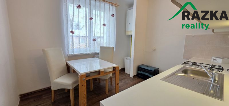 Byt 2+1 s lodžií (64 m2) Chodová Planá, Sídliště Lučina