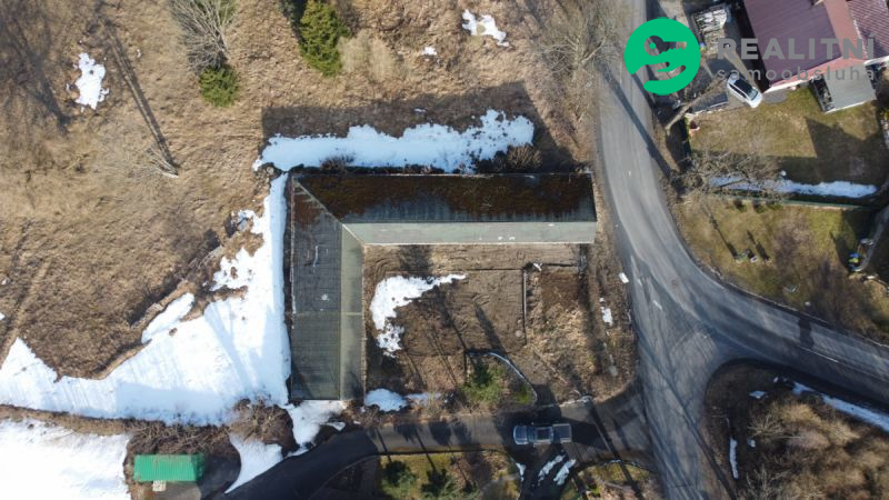 pozemek s objektem na rekonstrukci s projektem Mníšek