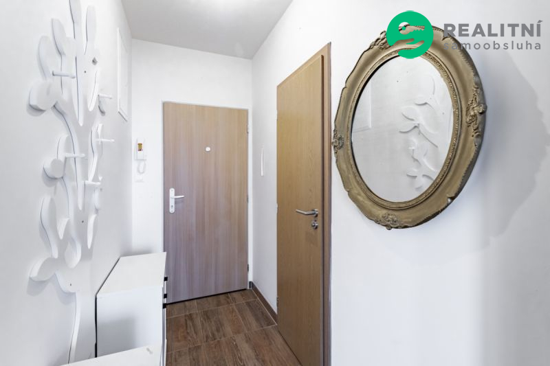Krásný byt 1+kk, Klecany, Praha