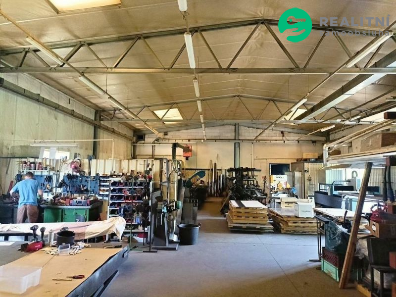 Nájem haly 900 m2, moderní kanceláře, u RUDNÉ, Praha západ