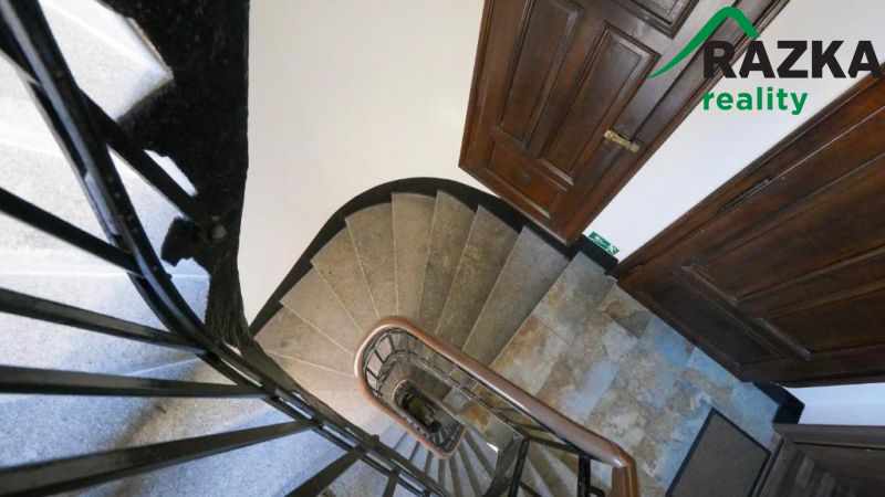 Prodej apartmánového domu s kavárnou - (celek nebo jednotky)