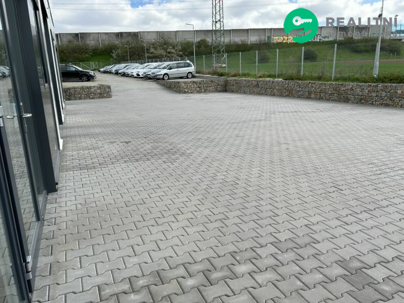 Novostavba haly, pozemek 3000m2, 8km od Brna, u D1