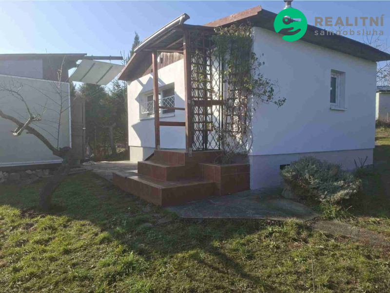 Zateplená, zděná  chata vhodná k celoročnimu bydleni-Praha 6