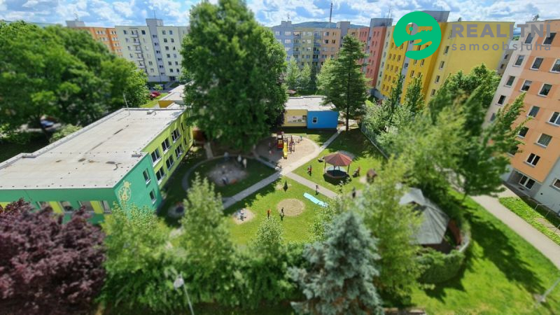 Pronájem bytu 2+kk 49 m², Strakonice, Obránců míru, 9 980 Kč/měs. Zrekonstruovaný, částečně zařízen, volný ihned.